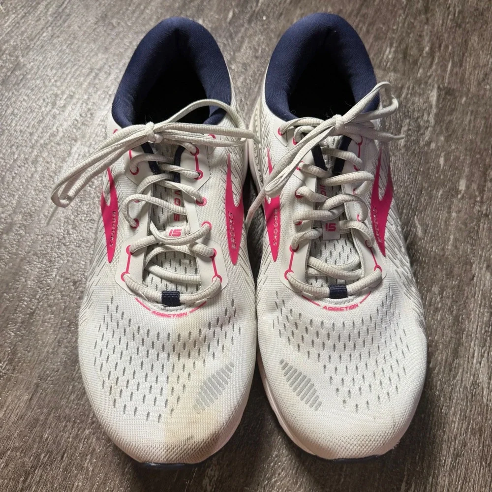 Brooks Addiction GTS 15 Running Shoes Women 11.5 2E White Pink Stability Sneaker
